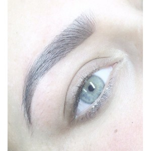 Maquillage permanent des Sourcils (effet ombré) Maquillage permanent des Sourcils (effet ombré)